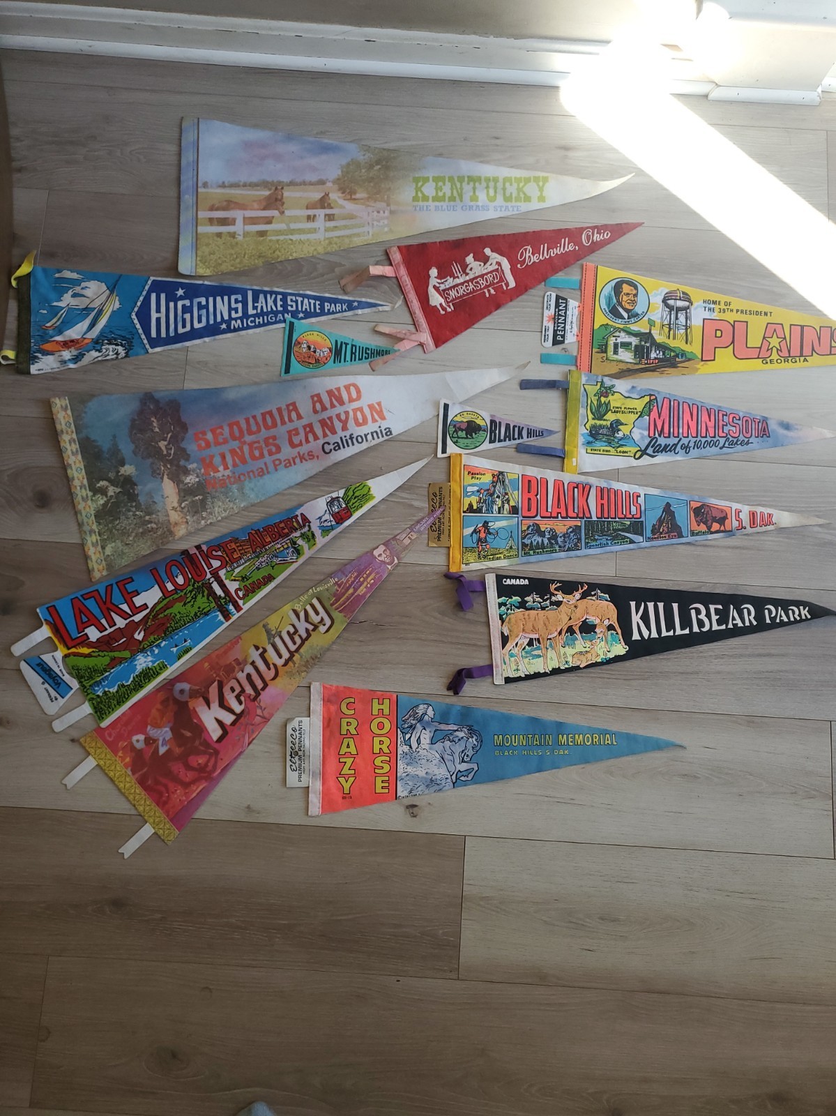 13  vintage Felt pennants lot Canada USA
