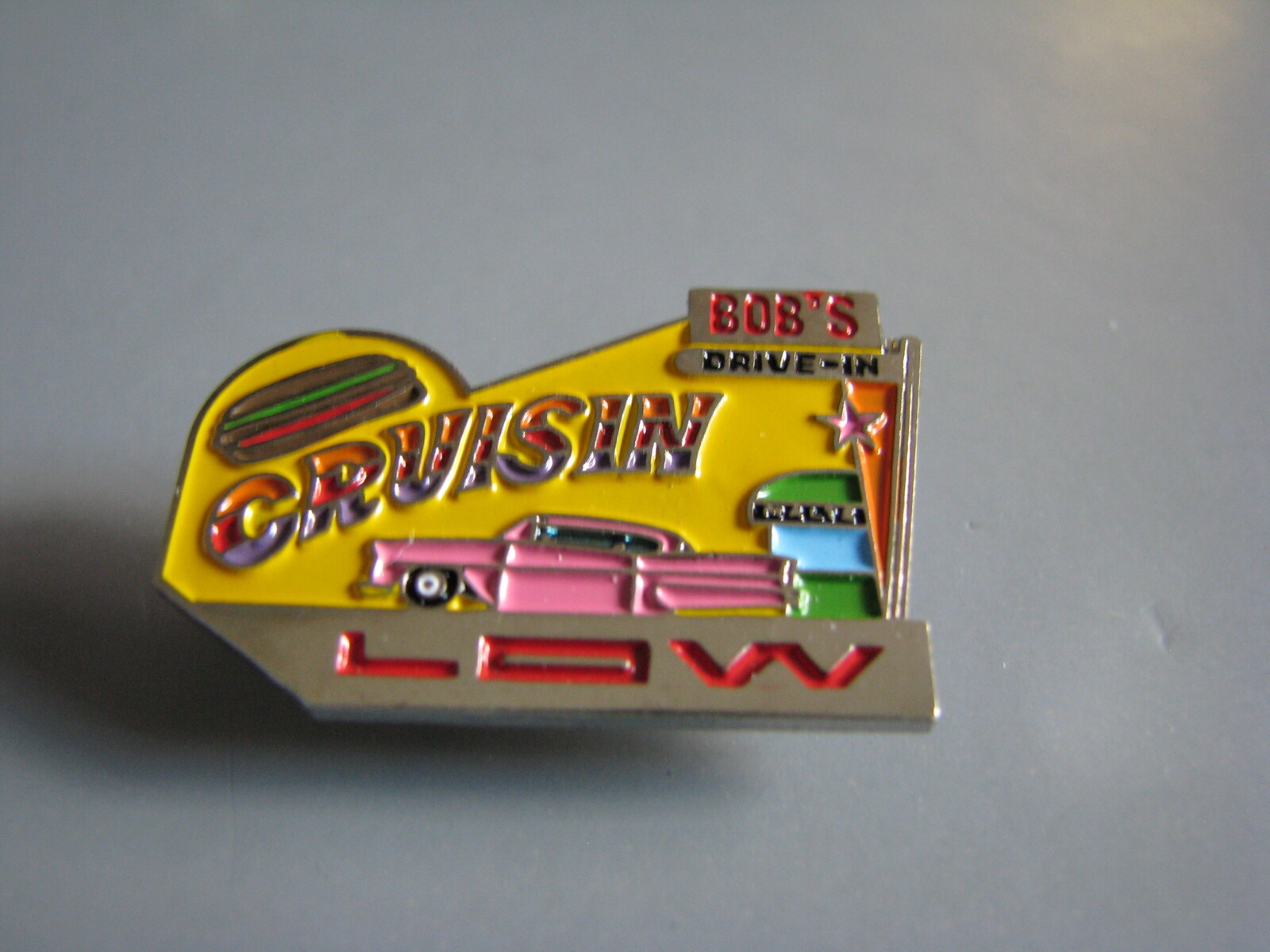 CRUSIN LOW BOB'S DRIVE-IN HOT ROD AUTOMOTIVE HAT PIN