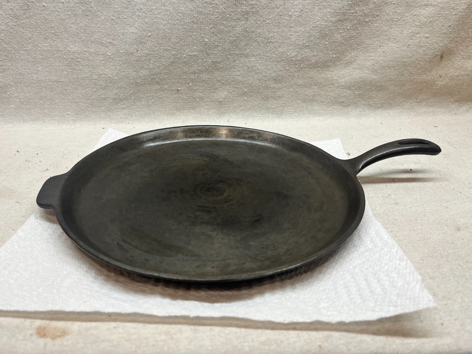 11-1/4 Inch B Round Cast Iron Skillet Griddle Vintage, Made in USA