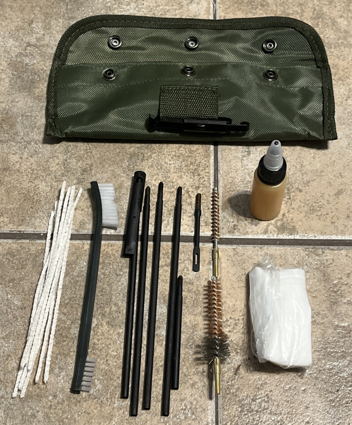 Break Free + US Military style Weapon Cleaning Kit with Pouch .2235.56 