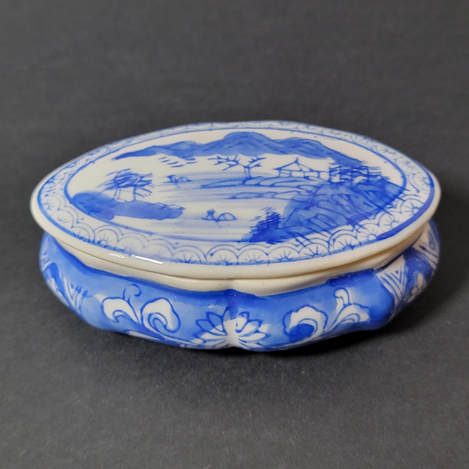 Vintage NOS Small Blue & White Chinoiserie Porcelain Oval Shaped Box MA