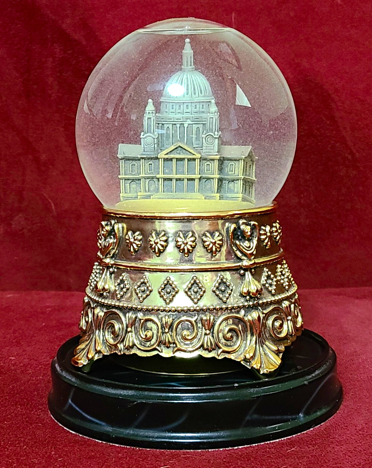 Disney Mary Poppins St. Paul’s Cathedral Snowglobe “Feed the Birds”