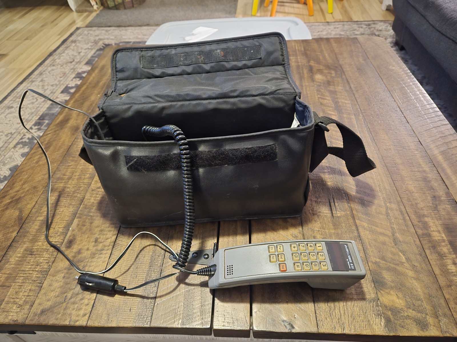 Vintage Motorola America Series 820 Mobile Telephone Handset w/ Case Carry Bag