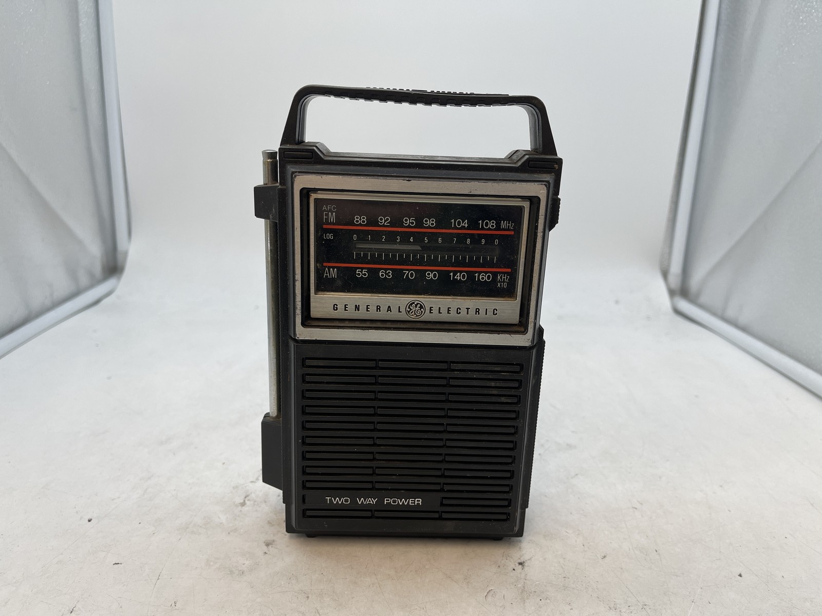 Vintage General Electric (GE) 7-2800B Portable AM/FM Transistor Radio - Free S/H