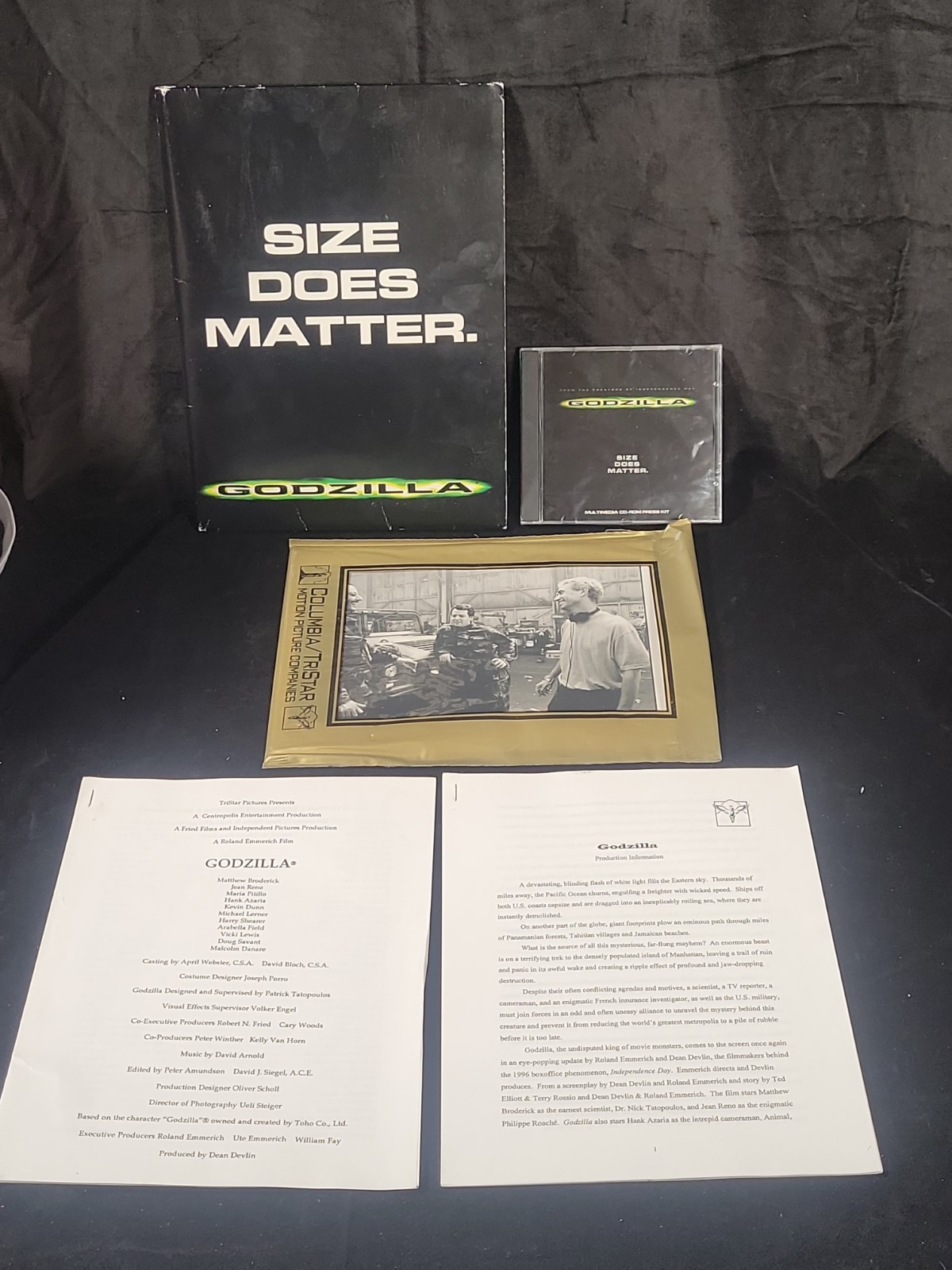 Original 1998 Godzilla Size Does Matter Press Kit (CB-1) Original 1998 Godzilla Size Does Matter Press Kit (CB-1)