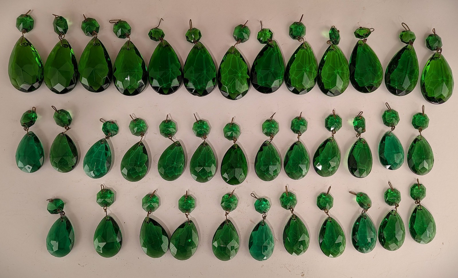 VINTAGE LOT 36 ITALY EMERALD GREEN CRYSTAL GLASS TEARDROP PRISM CHANDELIER PART