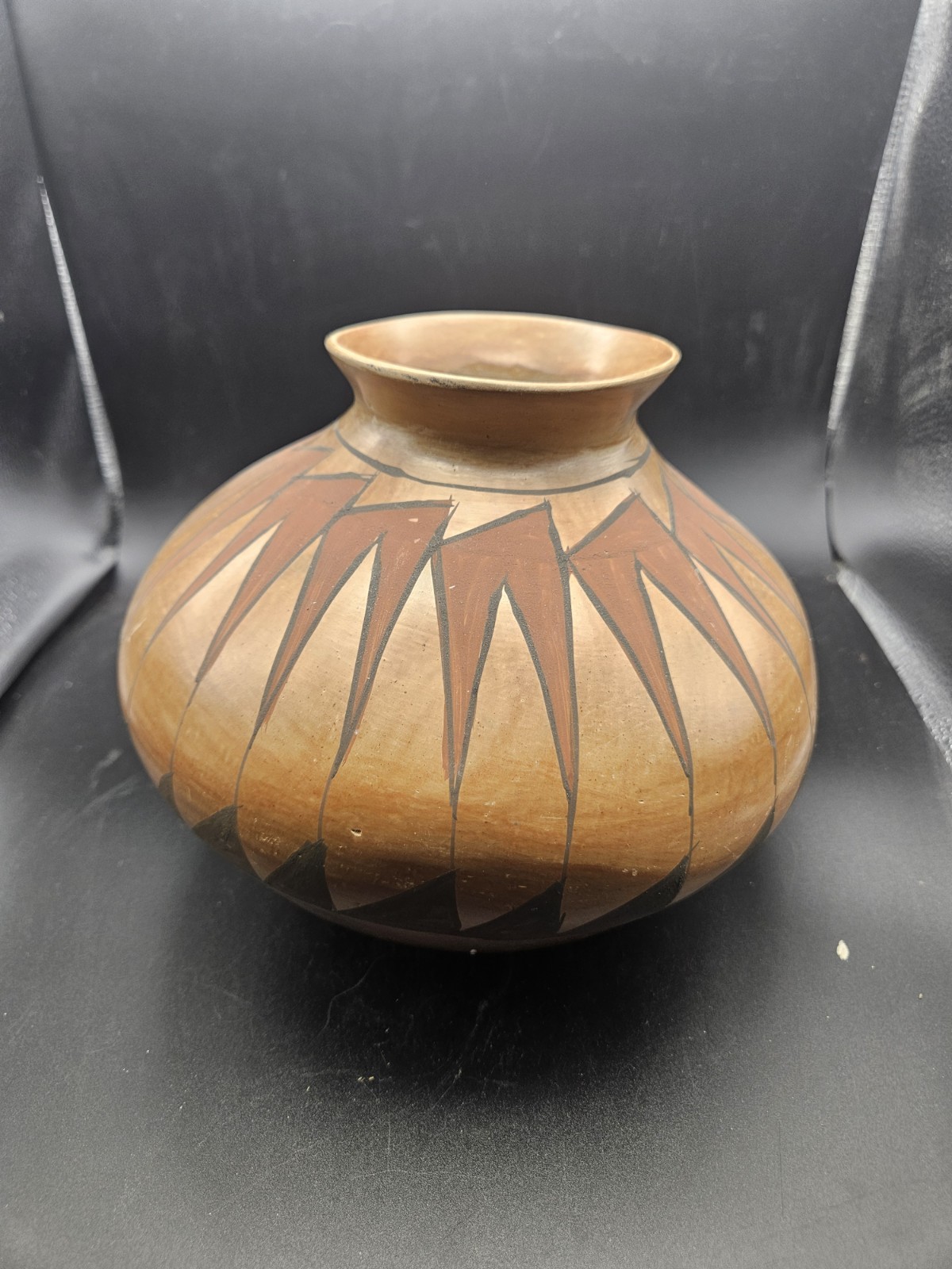 Large Southwest Native Pottery Vase, Sogned