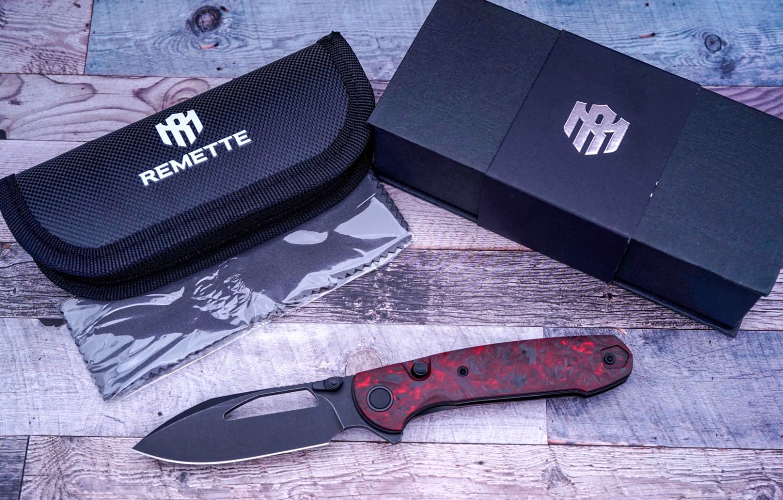 Remette Bam Bam V2-008, BW 14C28N, UV Reactive Red & Black Crushed Carbon Fiber