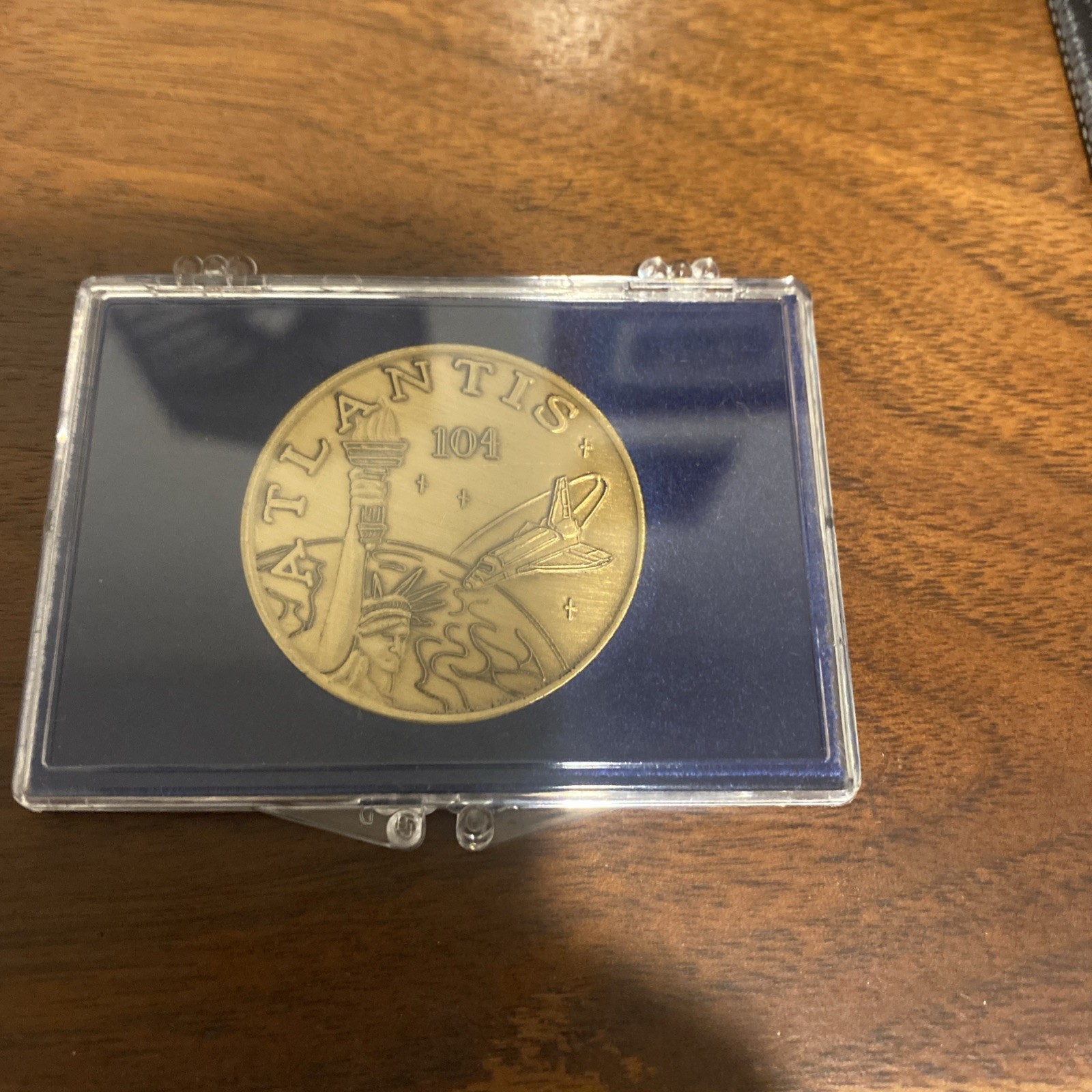 BRONZE SPACE SHUTTLE ATLANTIS 104 STS-135 NASA STATUE OF LIBERTY NY COIN MEDAL 