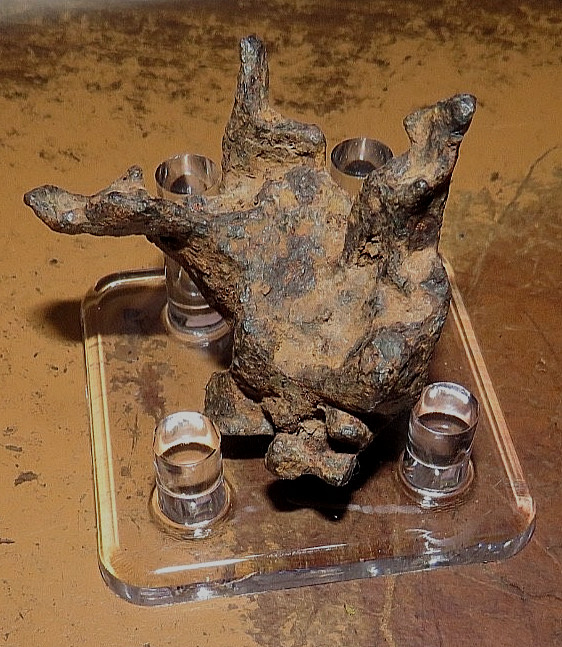 75 GM. LAS PALMAS CAMPO DEL CIELO  METEORITE ; MUSEUM GD. PATINA STAND