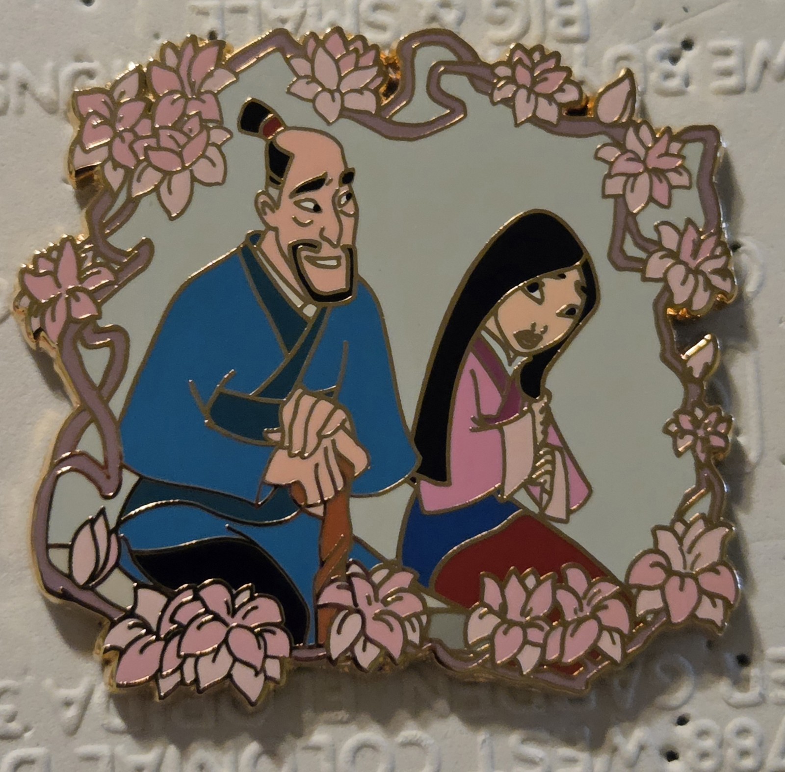 Disney Auctions Pin -  LE 500 Cherry Blossom Mulan & Father Pin