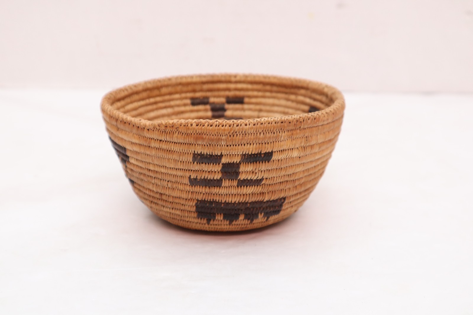 Antique Mono Miwok Coiled Basket Northern California Native American Indian 5.5