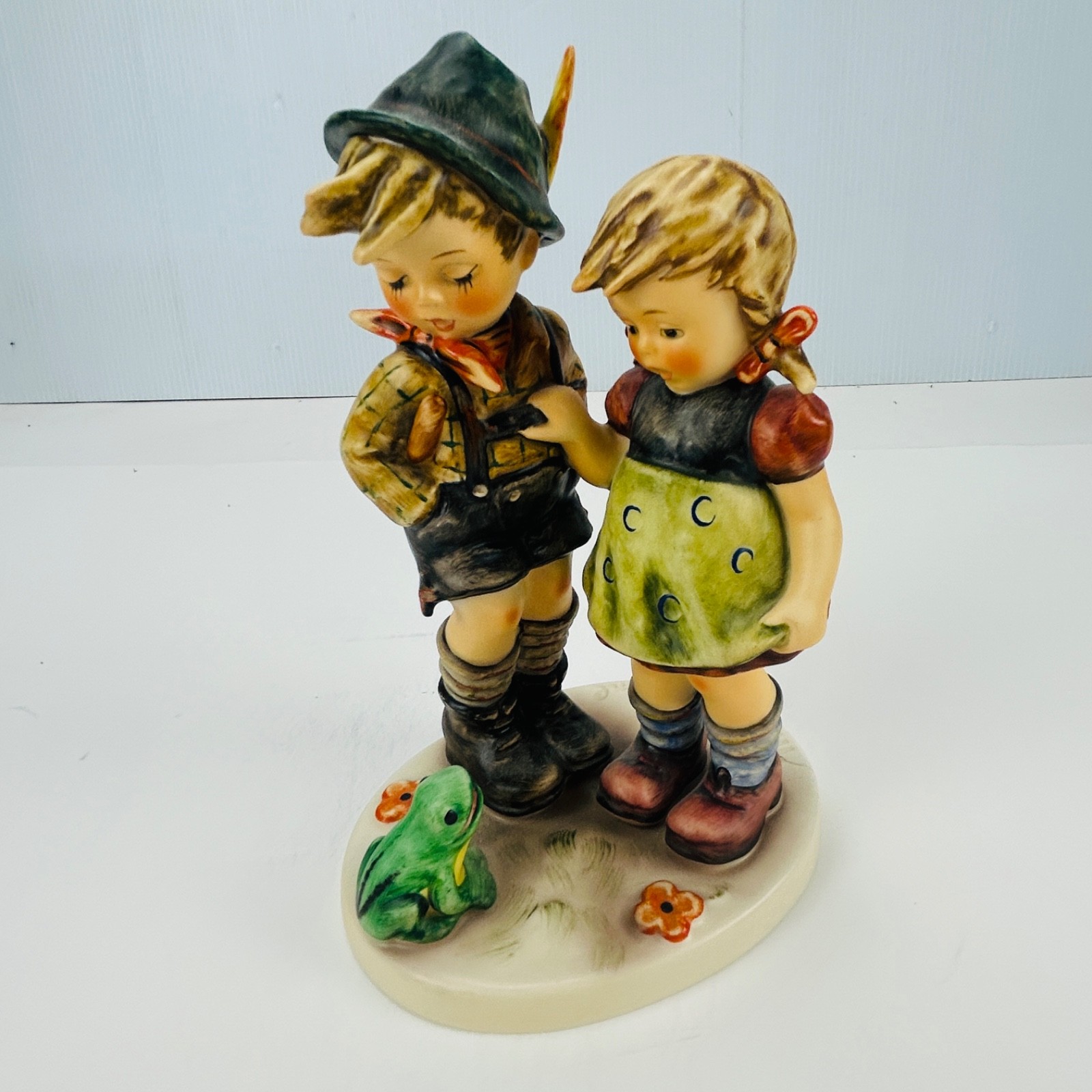 Hummel Goebel #394 Timid Little Sister 7\