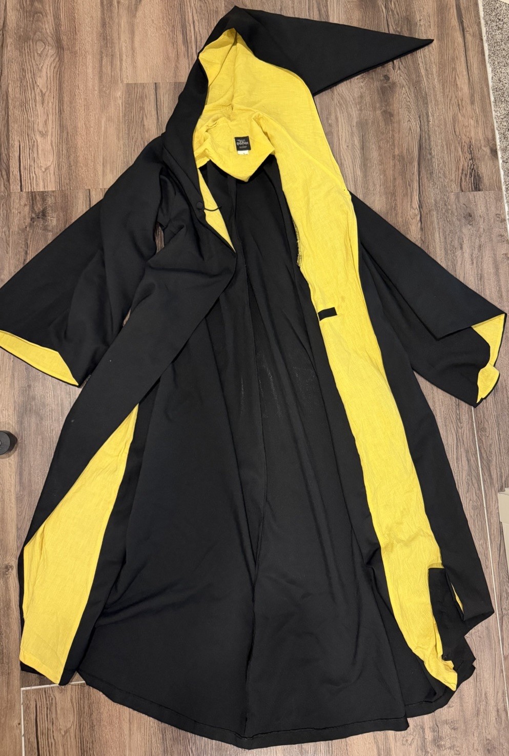 OFFICIAL Universal Studios Harry Potter Hufflepuff Adult Small S Black Robe $99