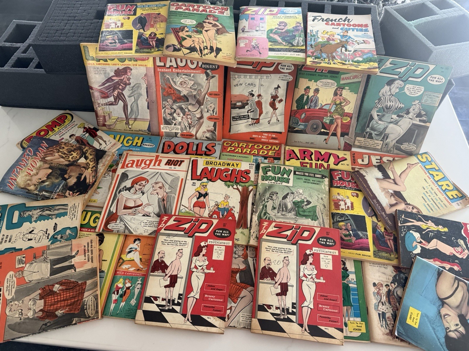 Vintage (Lot of 32) 1960s Humor Comic Digest Pin-Up - Humorama 
