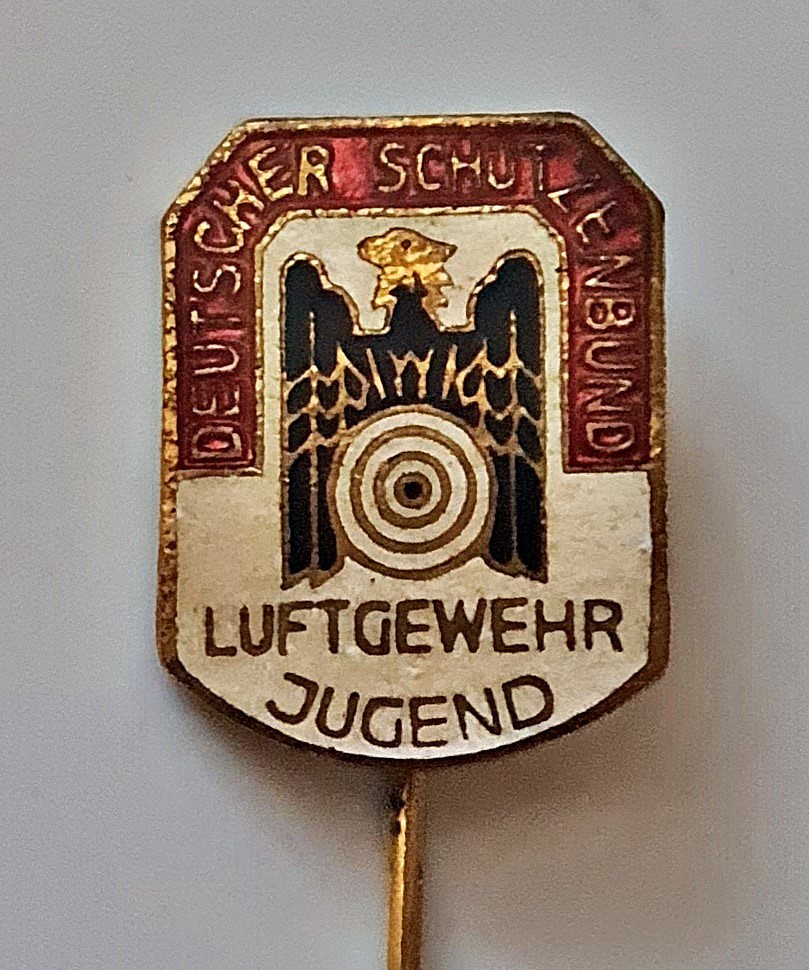 VINTAGE TRACHTEN TYROL OKTOBERFEST DIRNDL BAVARIA SHOOTING HAT LAPEL PIN BADGE