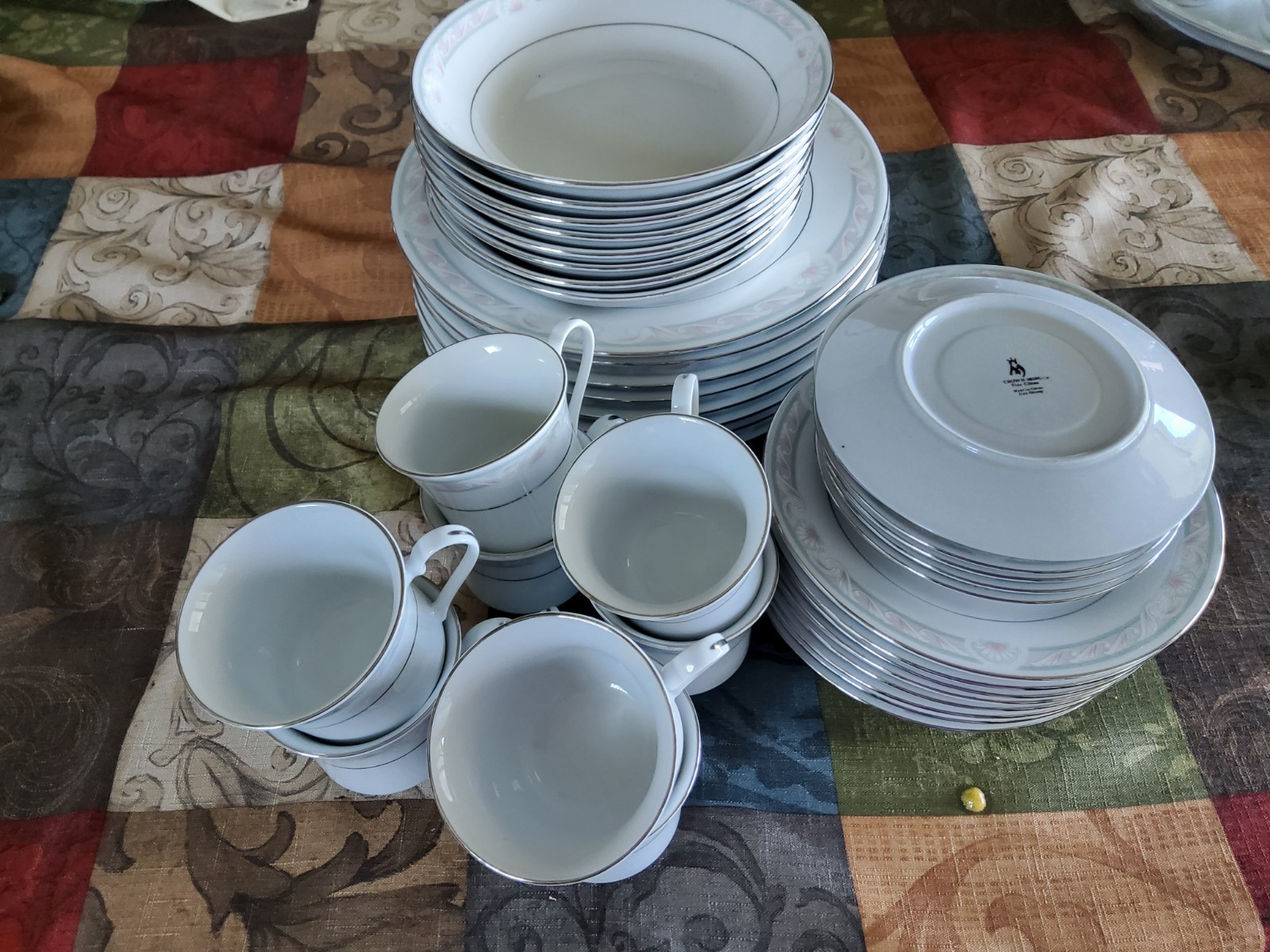 Crown Ming fine china set Croquille pattern