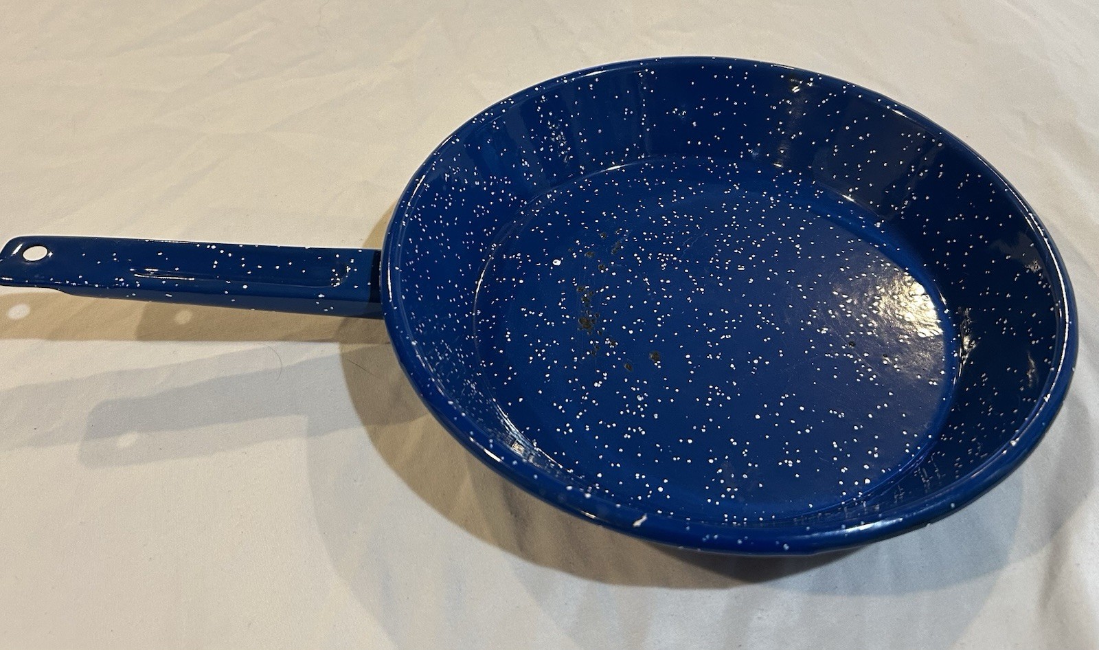 Vtg White Speckled Blue Enamelware 9.75\
