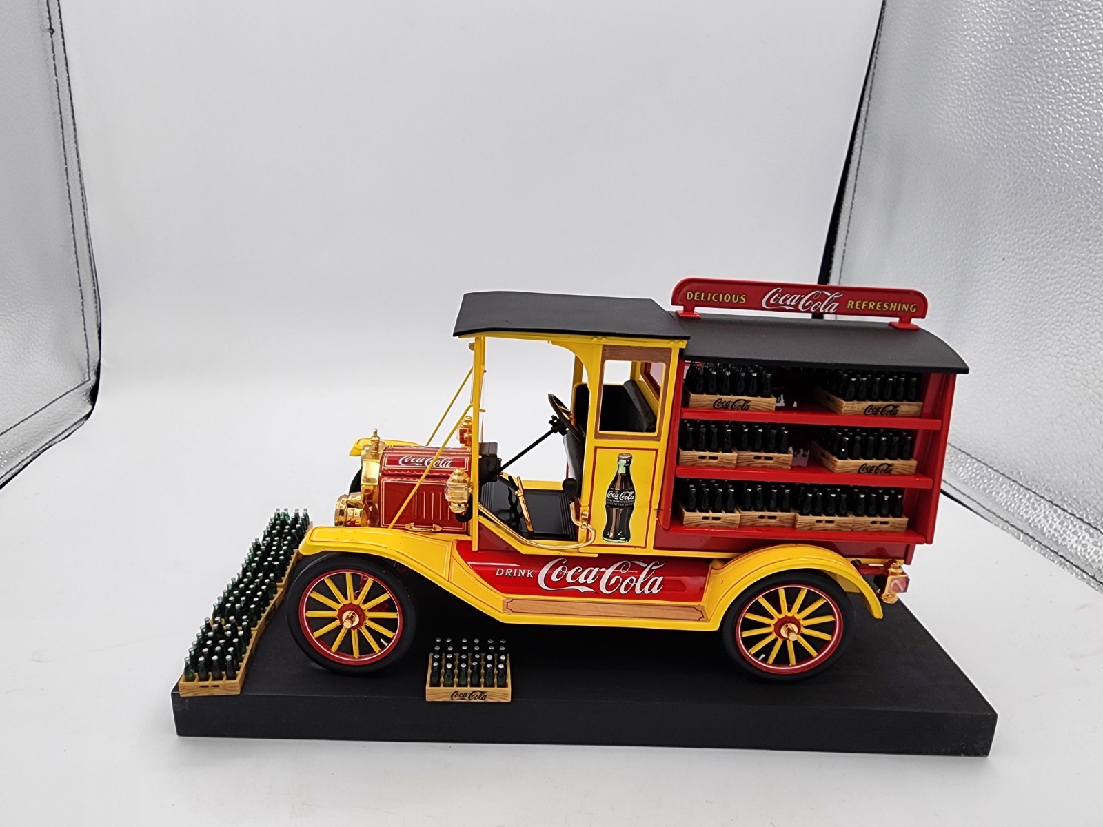 franlin Mint coca cola 1913 ford delivery truck  perfect shape