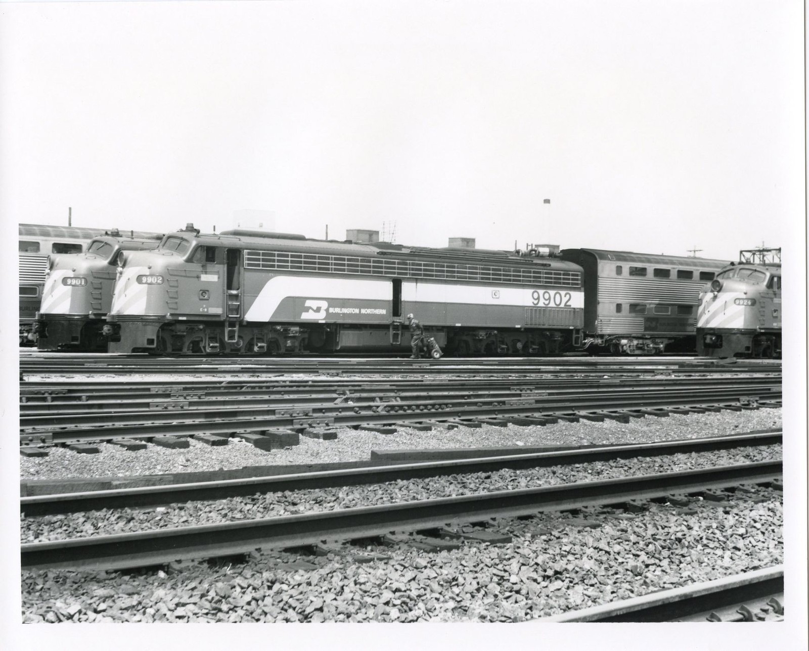 6BB846 RP 1975 BN BURLINGTON NORTHERN RAILROAD ENGINE #9902 CHICAGO IL