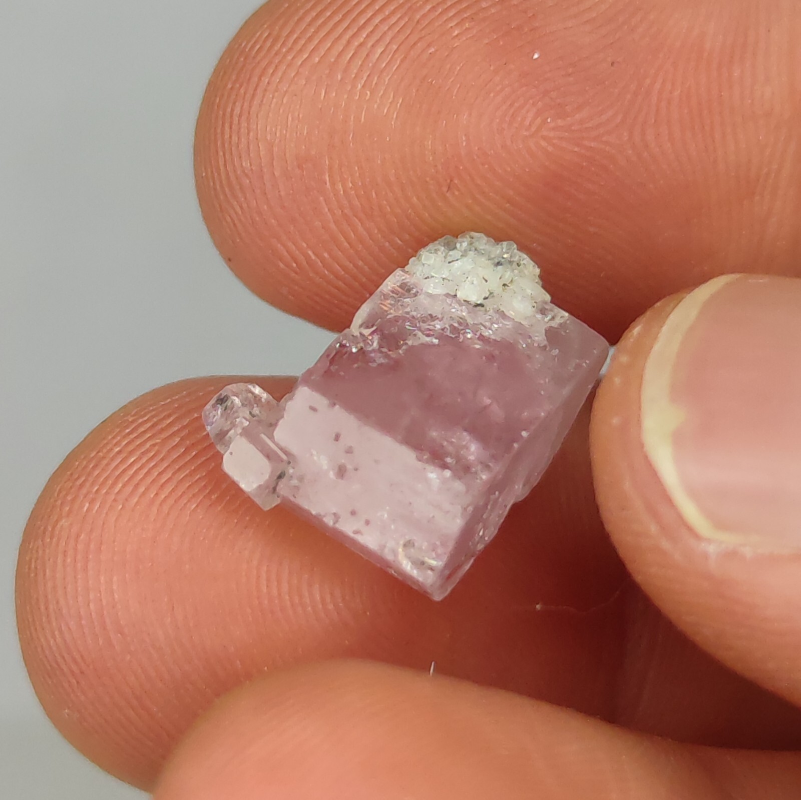 FLUORAPATITE CRYSTAL - HIGH QUALITY FROM BOYACÁ, COLOMBIA 10.70 Carats FLUORAPATITE CRYSTAL - HIGH QUALITY FROM BOYACÁ, COLOMBIA 10.70 Carats