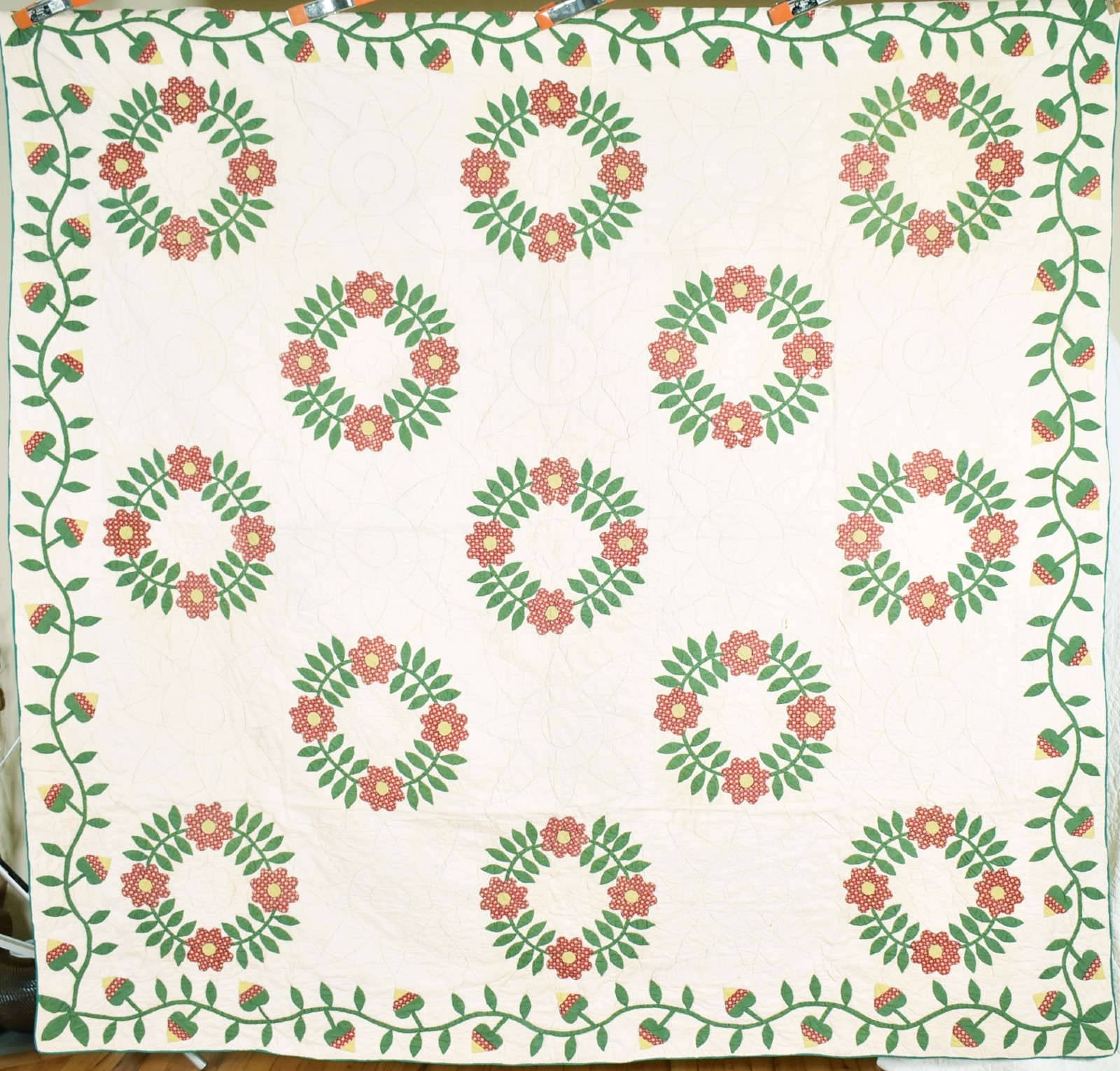 Large BEAUTIFUL Vintage President\'s Wreath Applique Antique Quilt, EARLY FABRICS