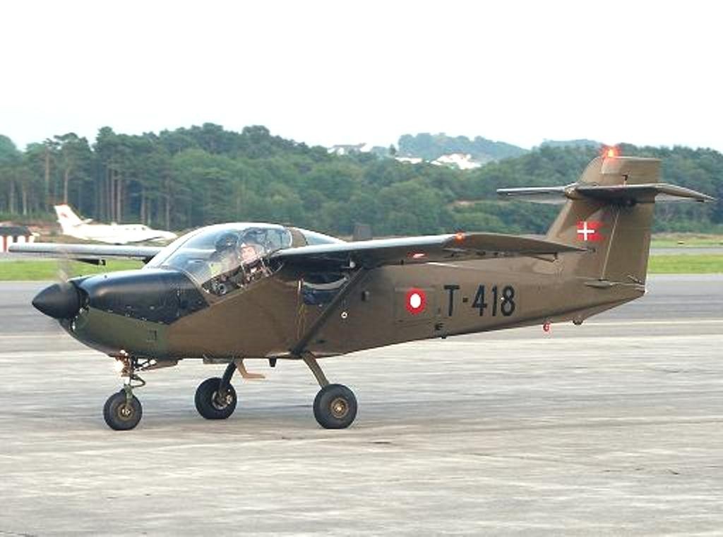 Saab T-17 Supporter Primary Trainer Aircraft Mahogany Kiln Dry Wood Model Large