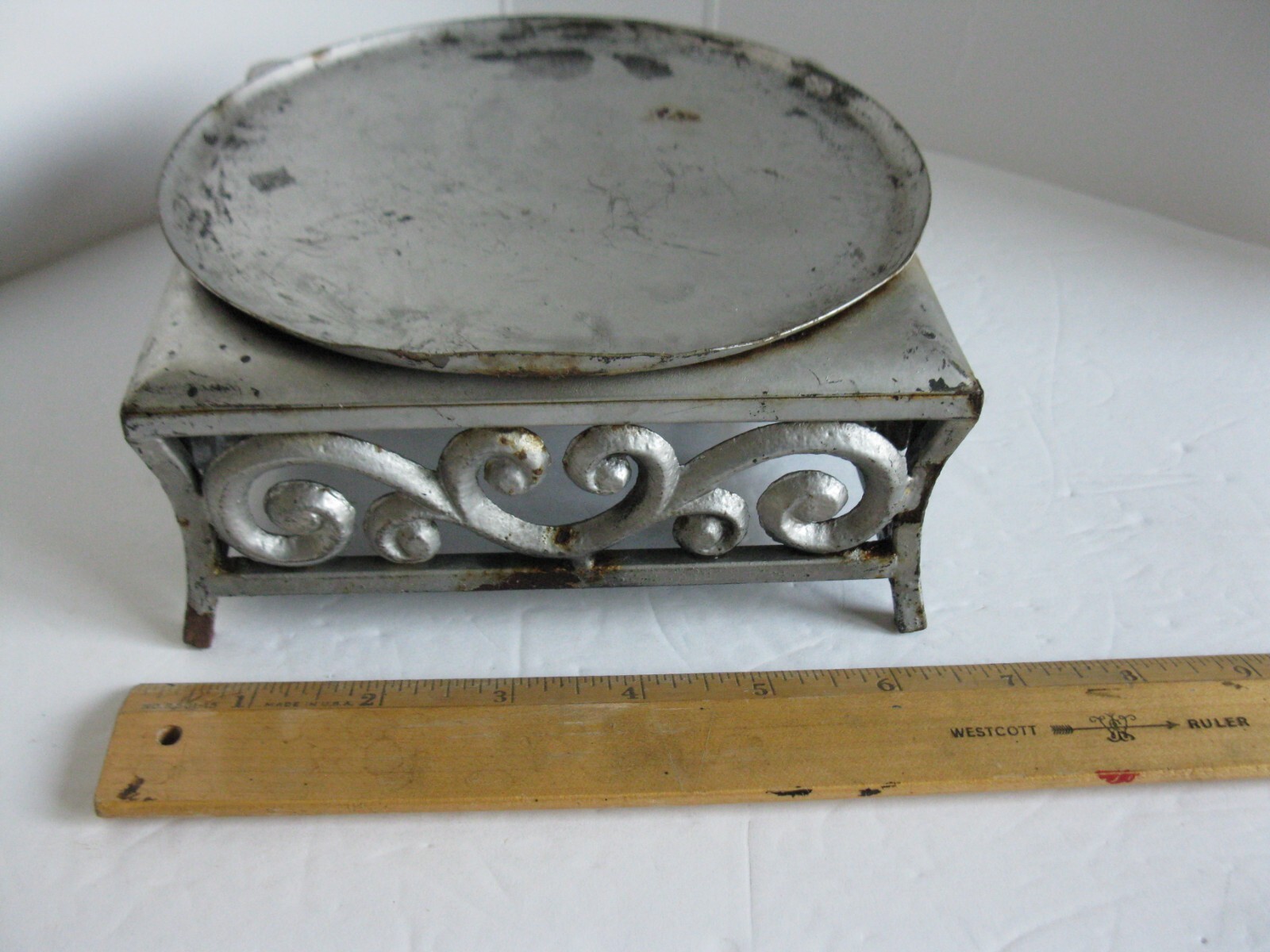 OLD VINTAGE FOOTED METAL Pedestal Riser PLATEAU  6 1/2