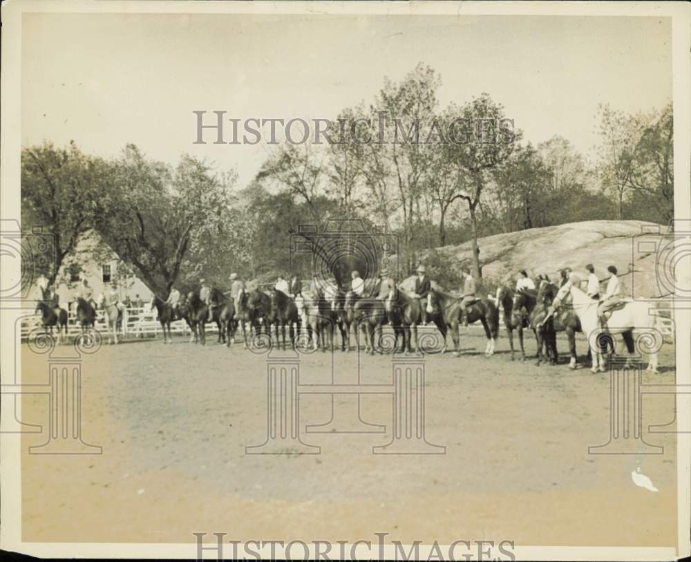 1932 Press Photo Bronxville Riding Club during Breakfast Ride in New York