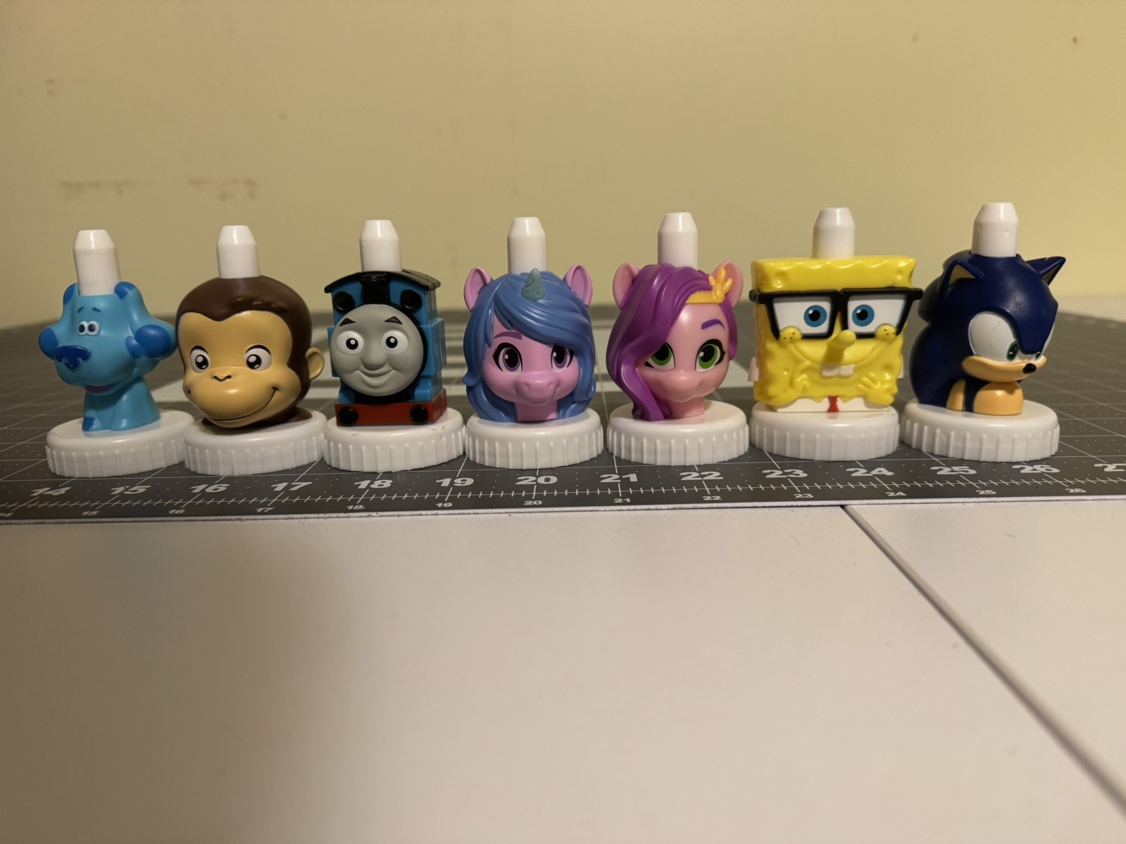 Good 2 Grow Lot Of 7 Collectible Juice Bottle Toppers Variety