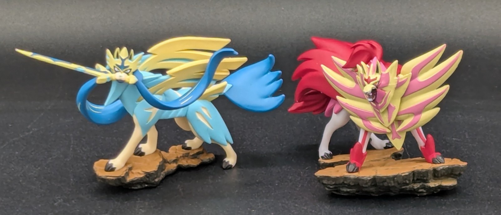 Authentic Pokemon Zacian & Zamazenta Premium Figure Collection Set 1x
