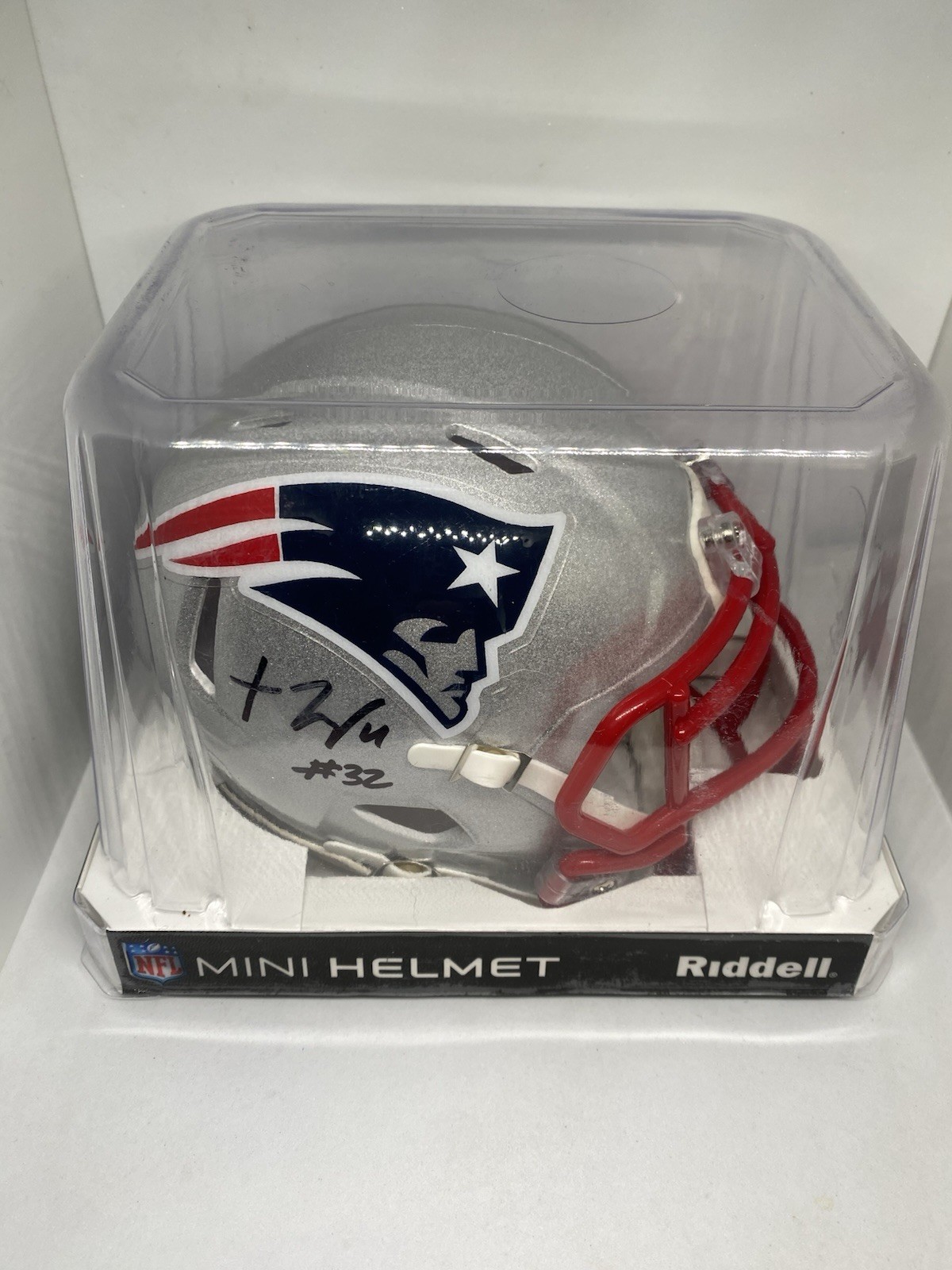 Treveyon Henderson PATRIOTS AUTOGRAPH SIGNED AUTO RIDDELL Mini Helmet COA SWAU