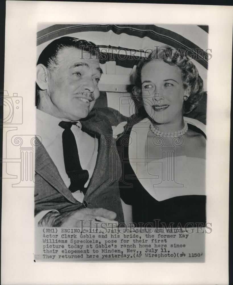 1955 Press Photo Actor Clark Gable and his bride at Gables Ranch Home