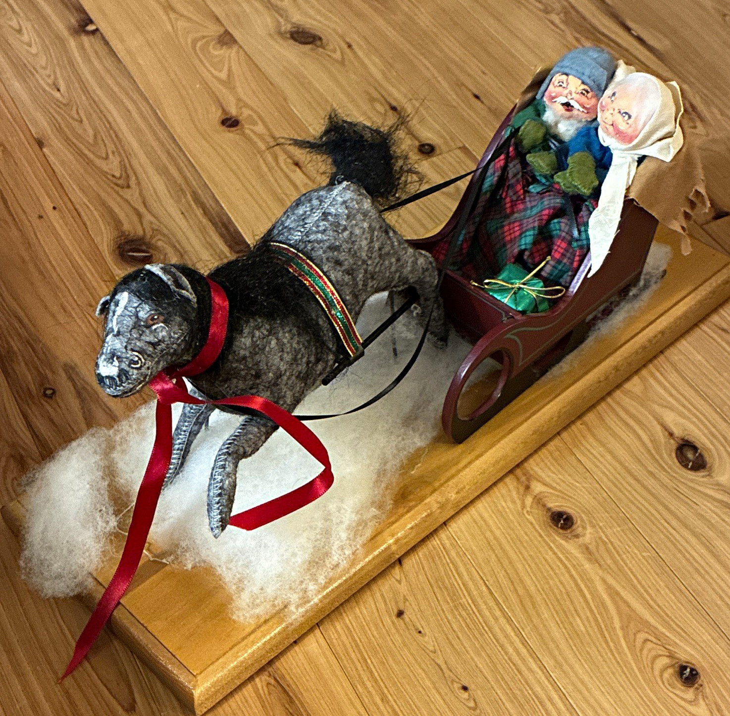 Annalee Santa in Sleigh Pulled by Reindeer Figurine Wooden Base Mr/Mrs Claus