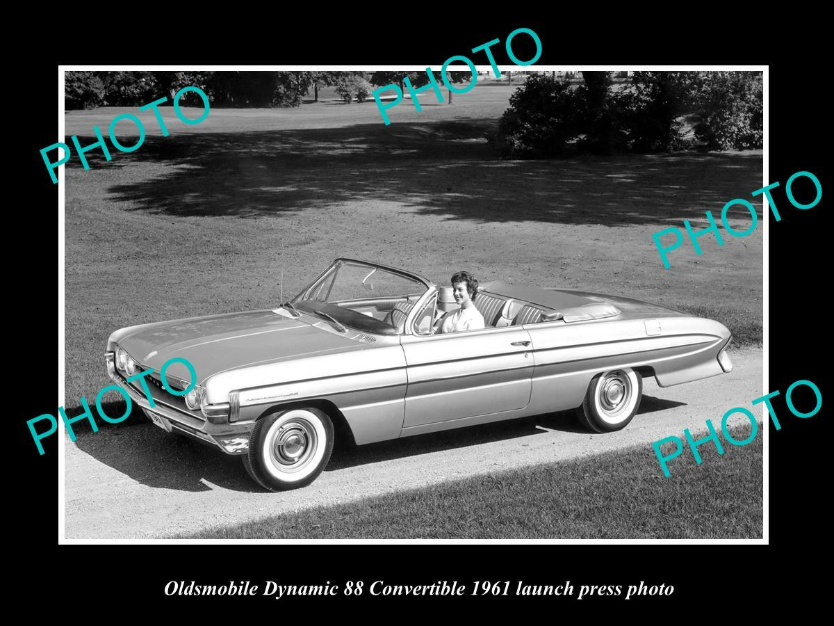 OLD 8x6 HISTORIC PHOTO OF OLDSMOBILE 88 CONVERTIBLE 1961 LAUNCH PRESS PHOTO