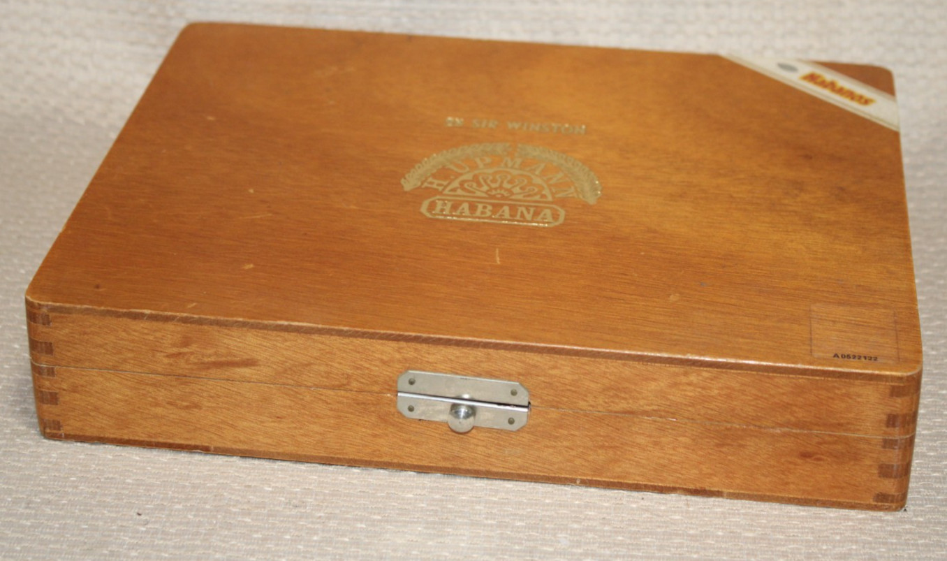 Vintage H. Upmann Sir Winston Wood Cigar Box Dovetail 25 Cigars 10.5