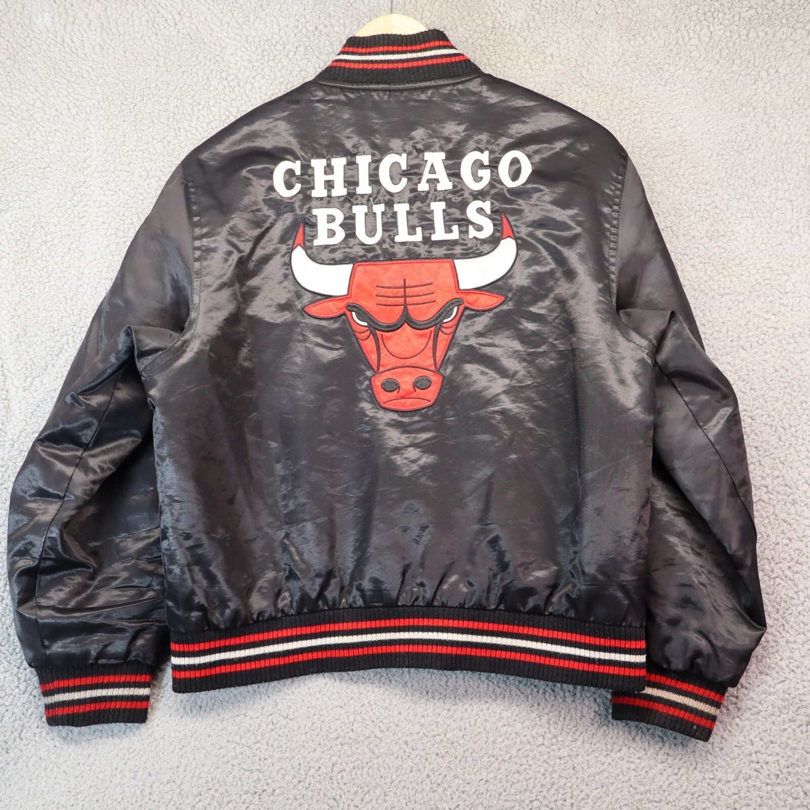 JH Design NBA Chicago Bulls Varsity Jacket 11-12 Kid XL Bred