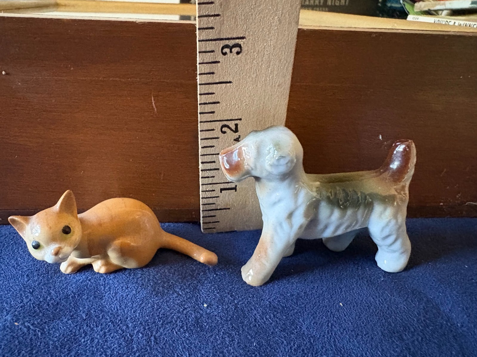 2 vintage ceramic animals. Dog and cat