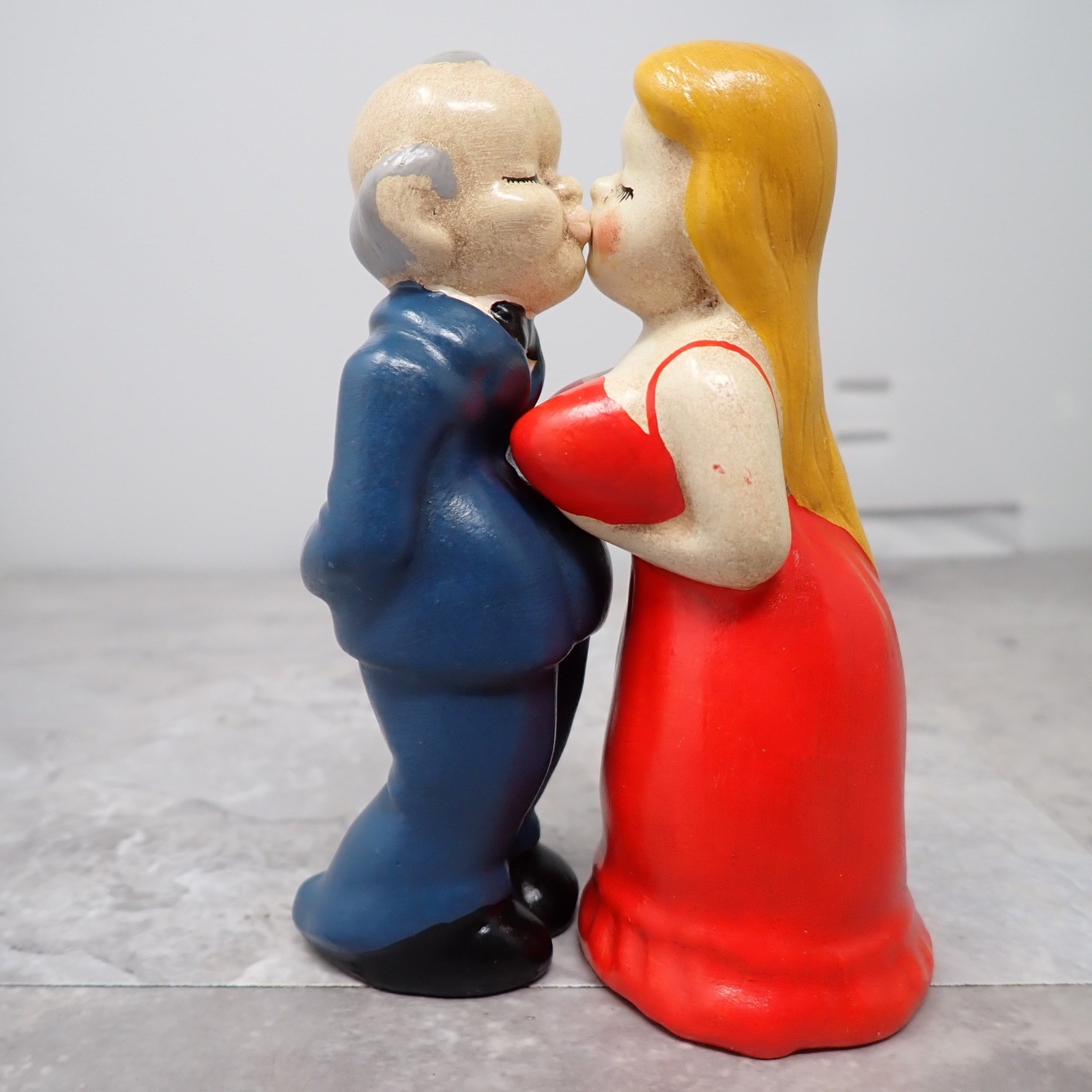 Vintage 1986 Booby Prize Ceramic Figurine Set Humorous Kissing Couple Novelty
