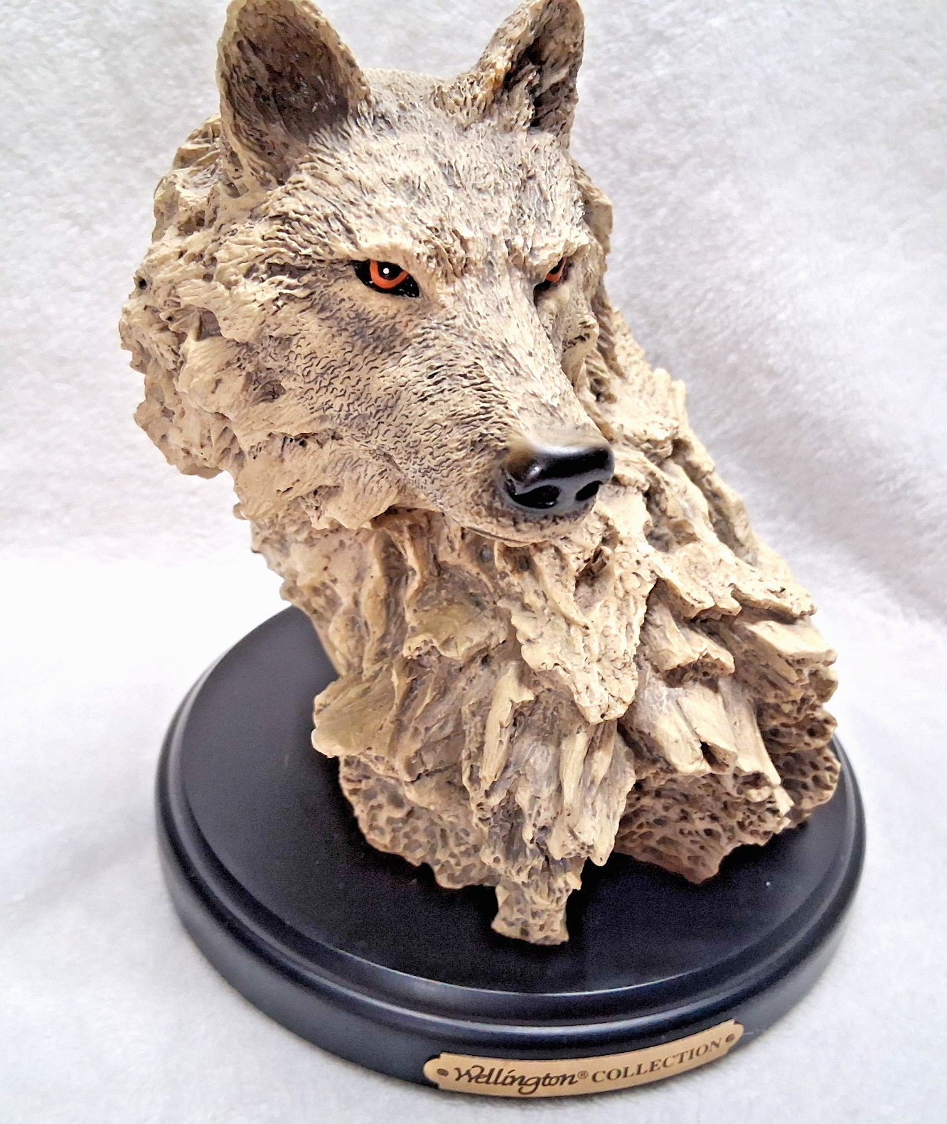 Wellington Grey Wolf Driftwood Style Wilderness Realistic Sculpture Wood Base 8\
