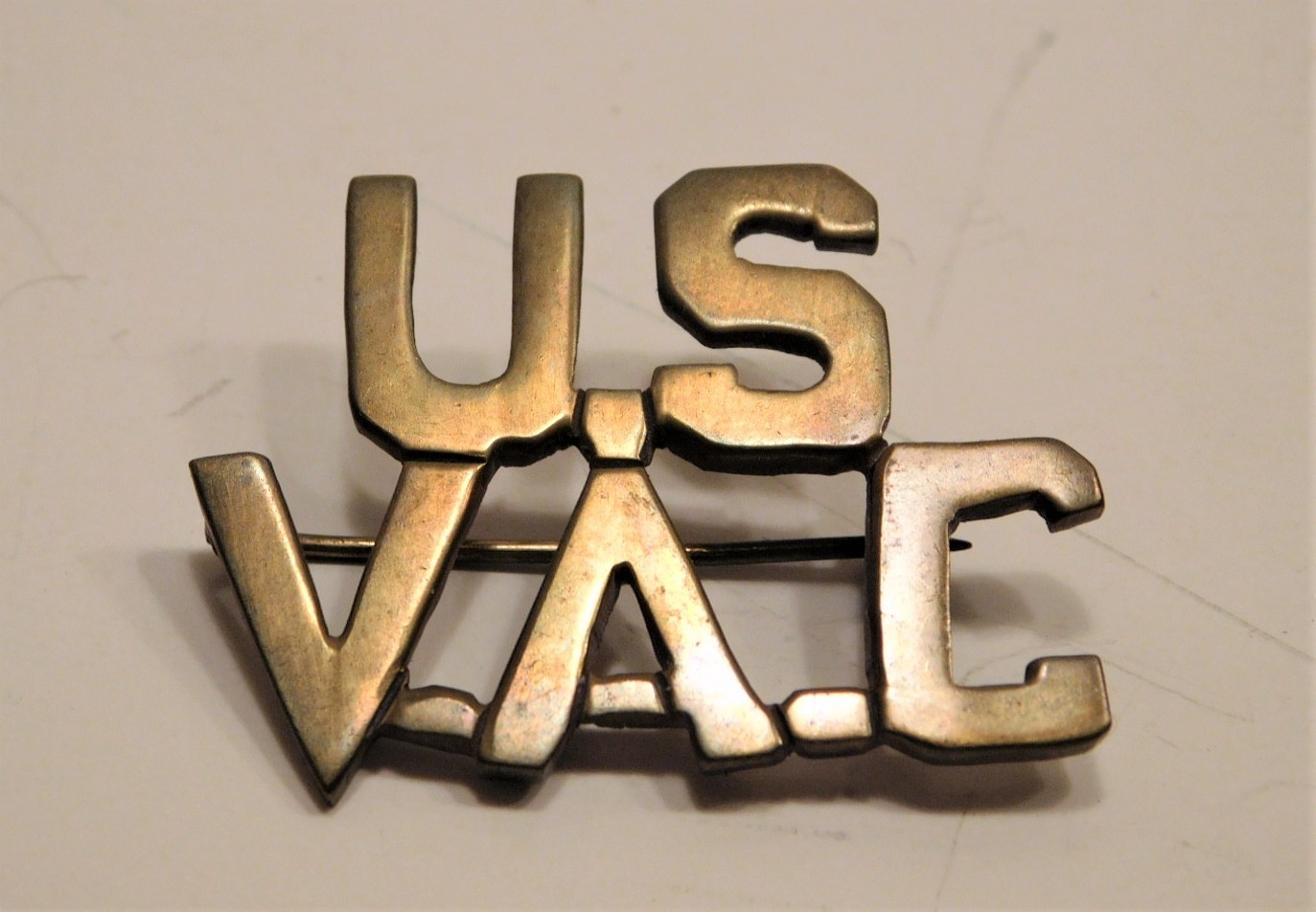 ORIGINAL WW2 VULTEE AIRCRAFT CORPORATION TECH REP BADGE - THEATER MADE WING
