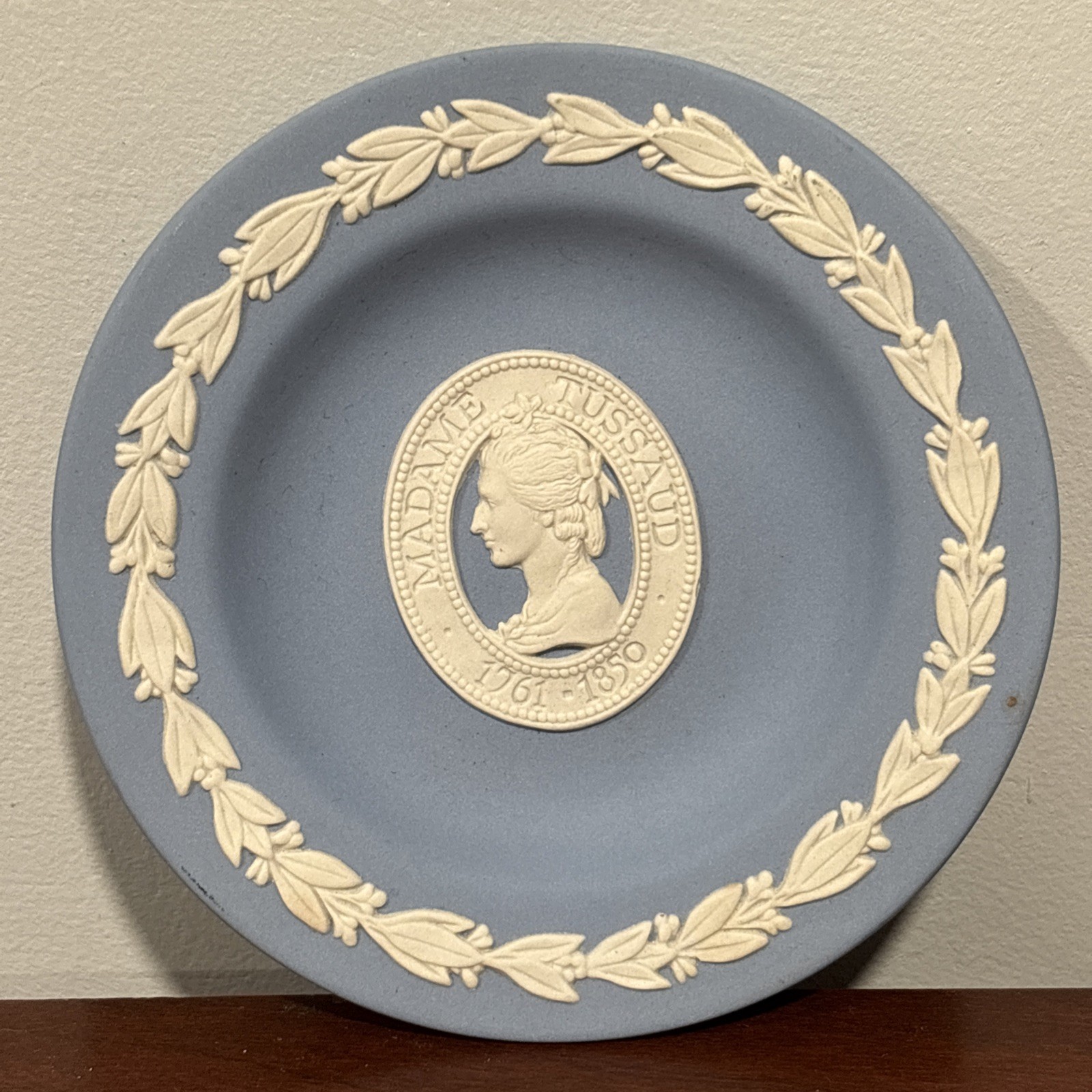 Blue Wedgwood Jasperware Dish Madame Tussaud Crest 1761-1850 England R