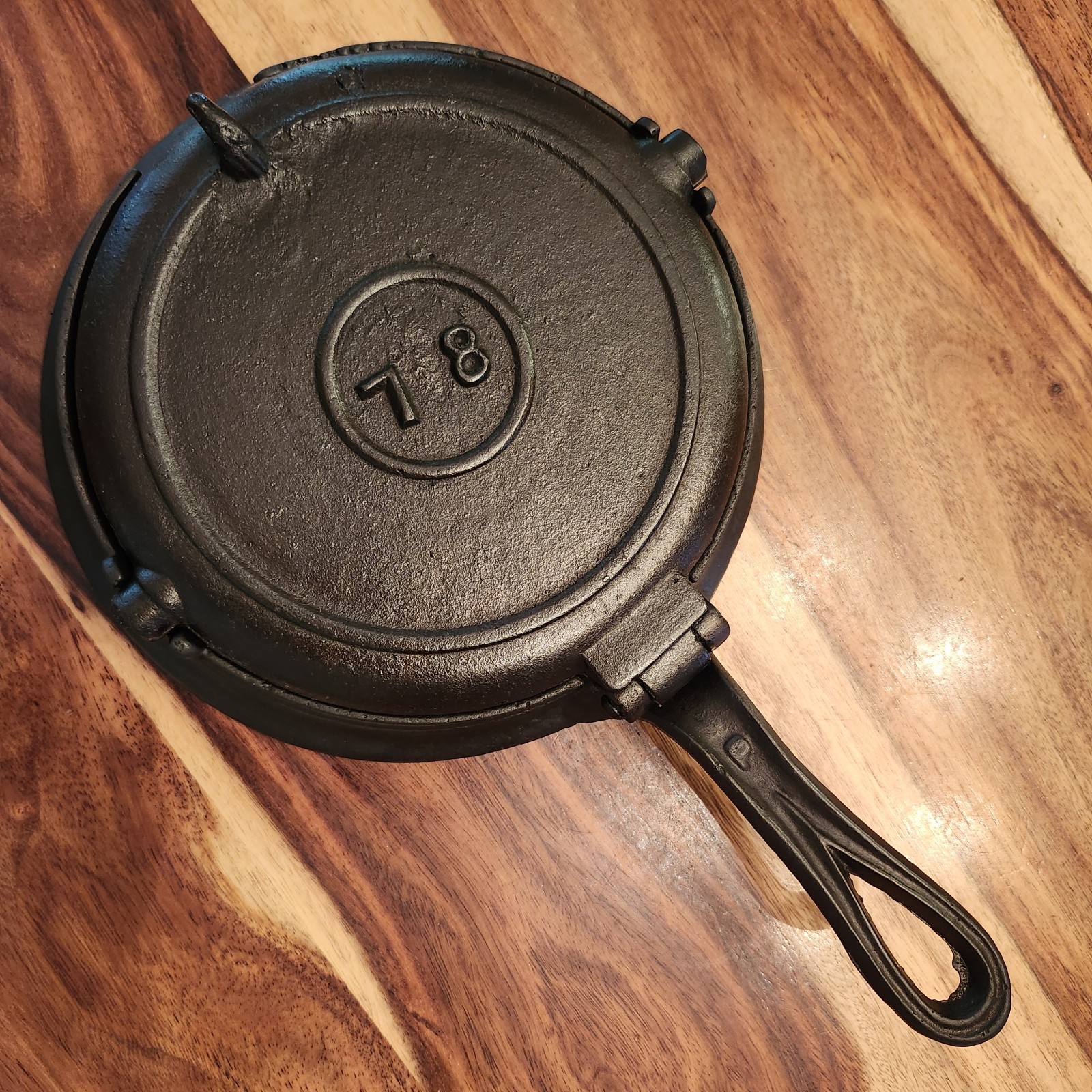 1880s Cast Iron Diamond Pattern Waffle Set, Patton Mfg Co, 7-8, Split Hinge Boss