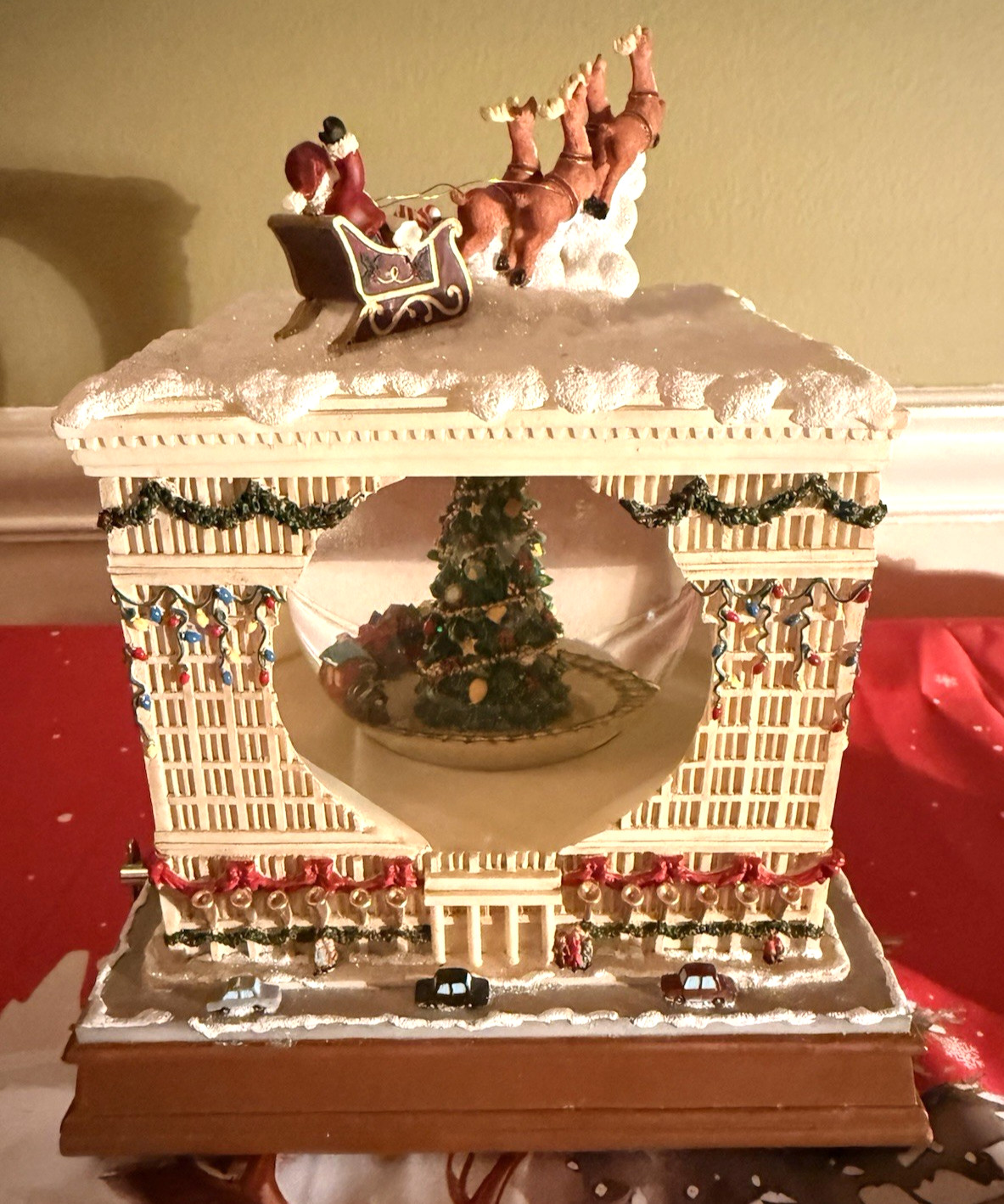 Rare Marshall Field & Co Chicago Musical Snow Globe
