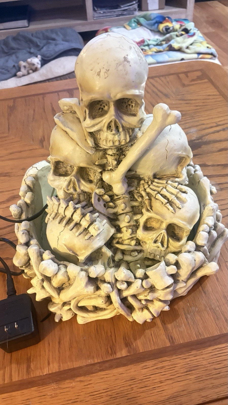 Spencer Gifts / Spirit Halloween 2003 BONE PILE Oozing Fountain