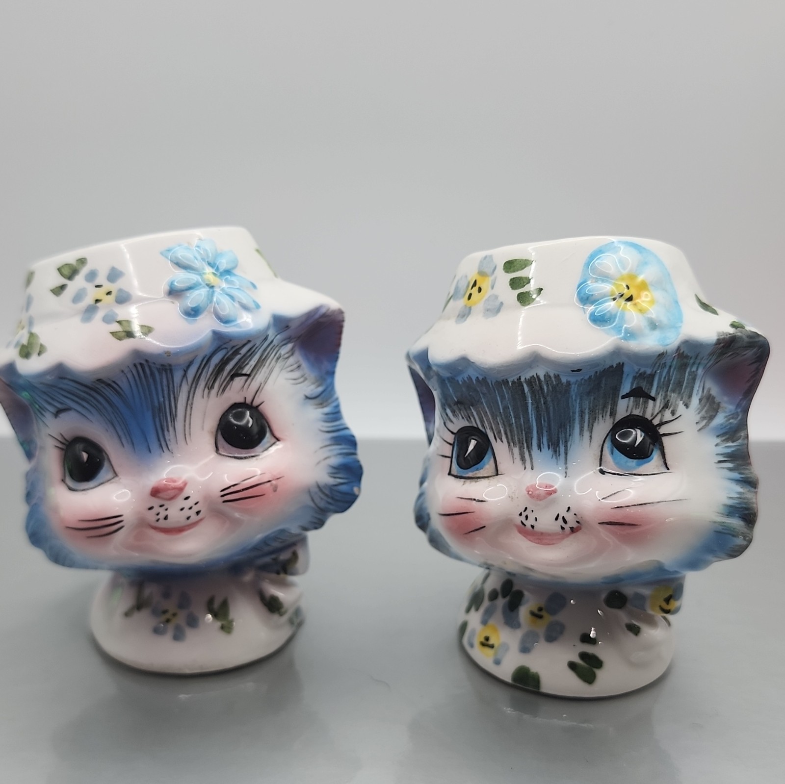 VINTAGE LEFTON ANTROPOMORPHIC MISS PRISS KITTY SALT & PEPPER SHAKERS + Stoppers