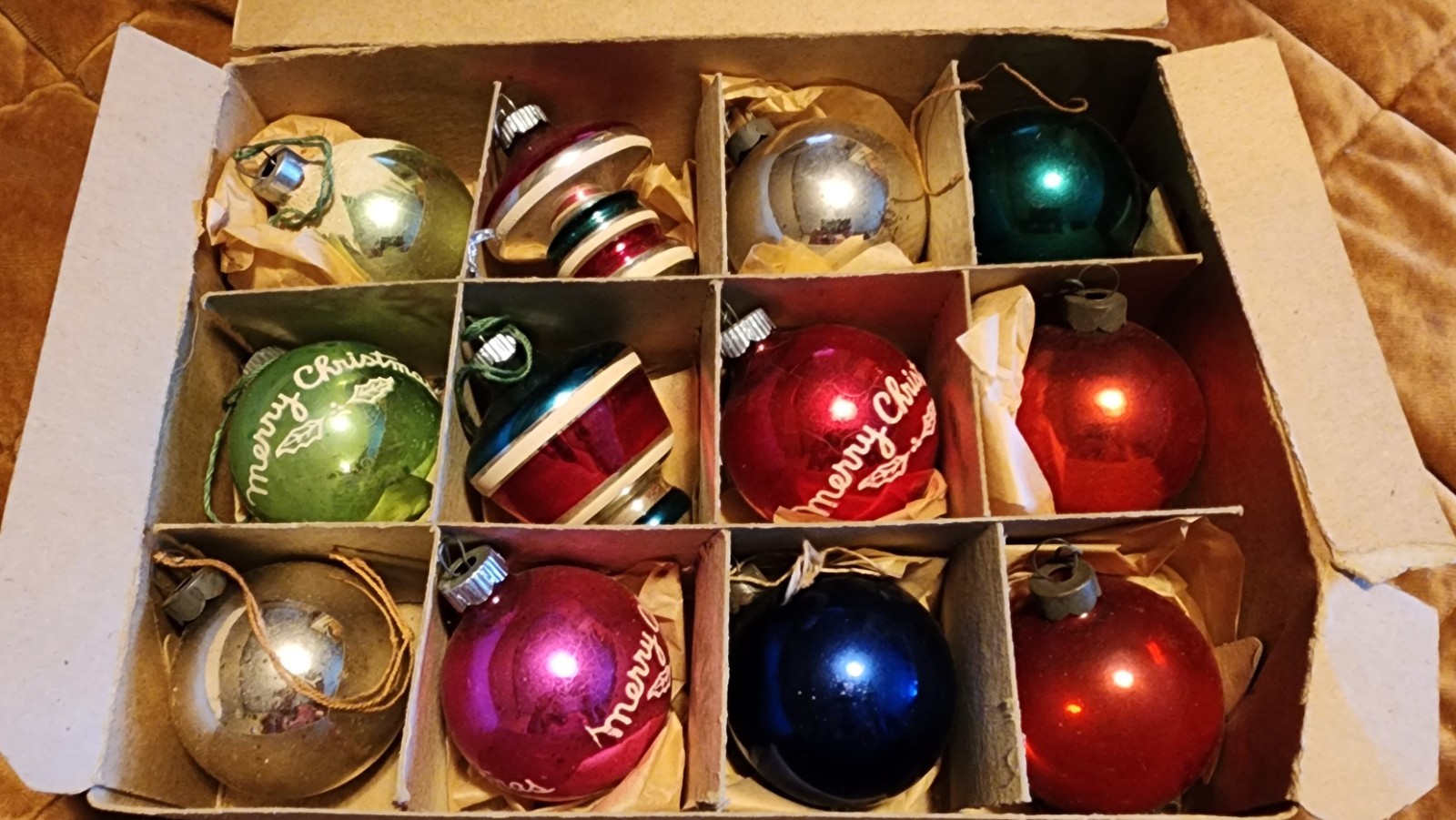 Vtg mixed lot of Christmas Ornaments  in vintage doubl-go Box 
