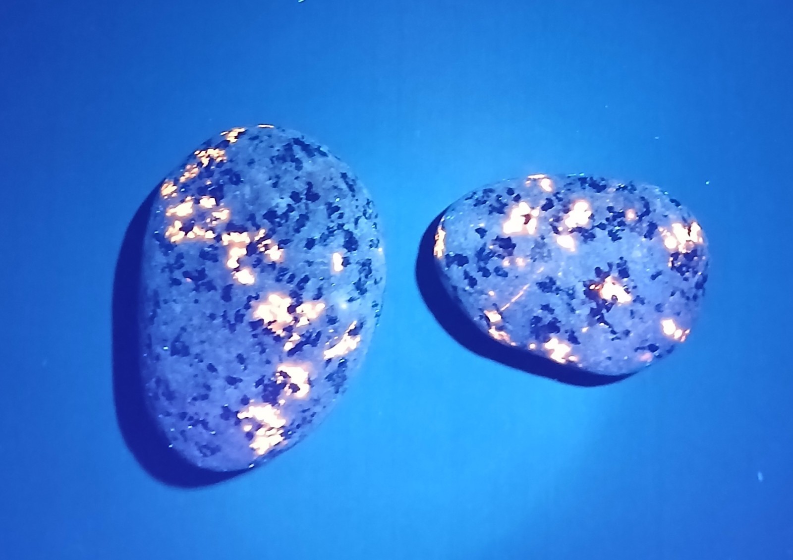 Yooperlite (Fluorescent Sodalite) -  1.7 oz Total.   A Pair Of Bright Stones 