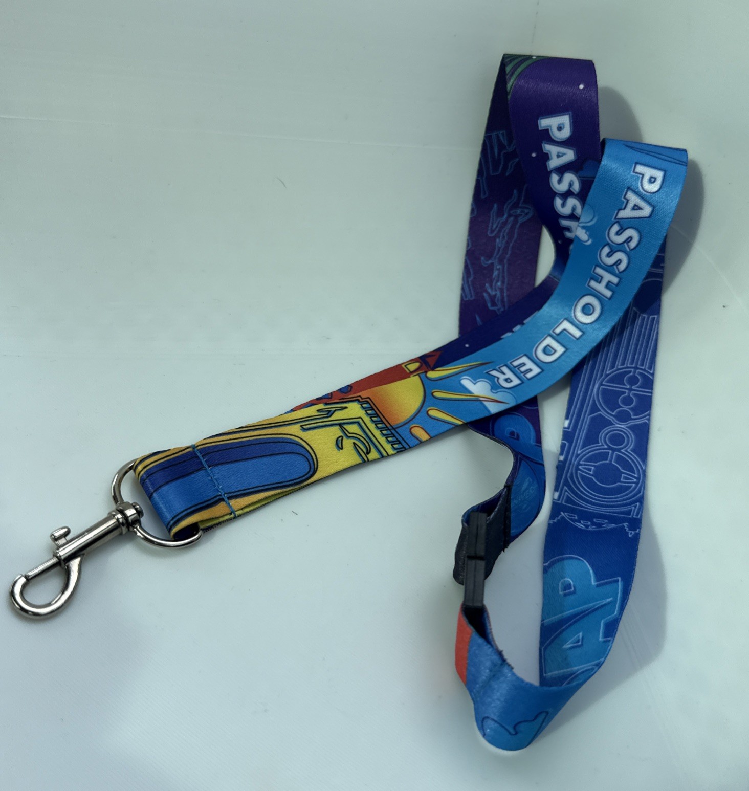 2025 UNIVERSAL STUDIOS ORLANDO ANNUAL PASSHOLDER LANYARD