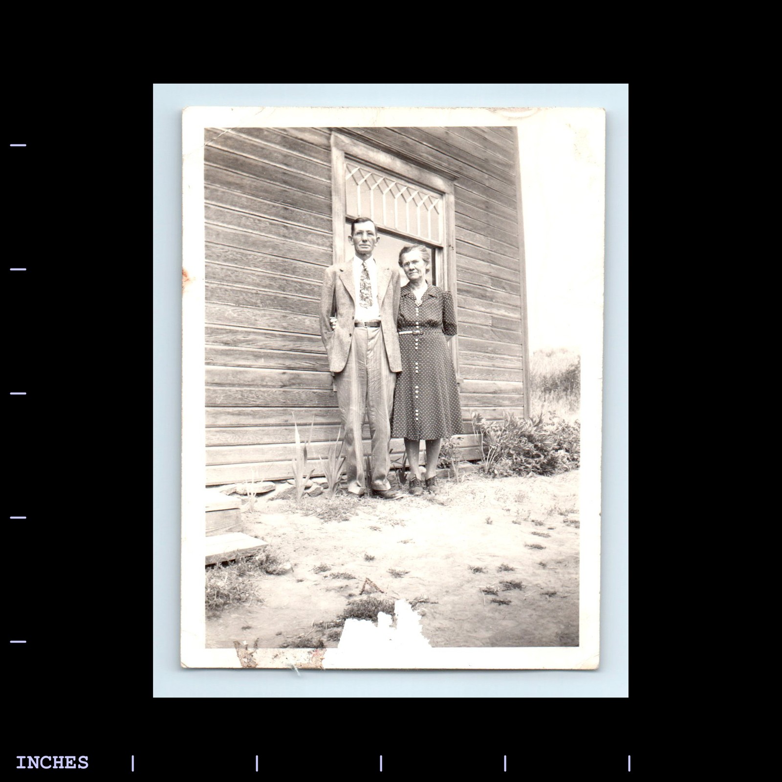 Old Vintage Photo MAN WOMAN OUTSIDE HOUSE 1943 BADGER MOUNTAIN WASHINGTON